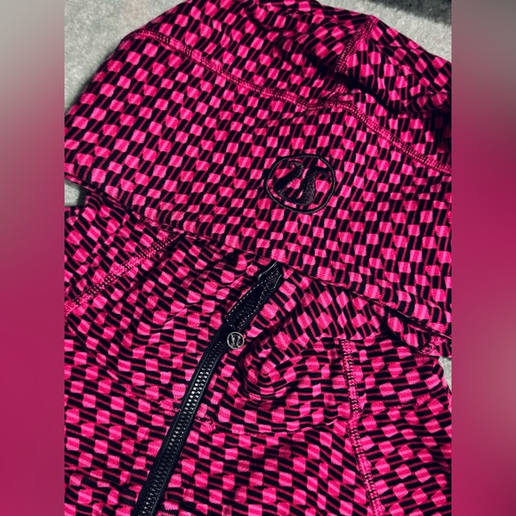 Lululemon older style scuba. Size 4 but fits more like a 2. EUC - Picture 2 of 6